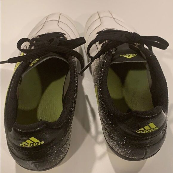 ❌1 hr sale ❌Adidas soccer shoes - Picture 4 of 5